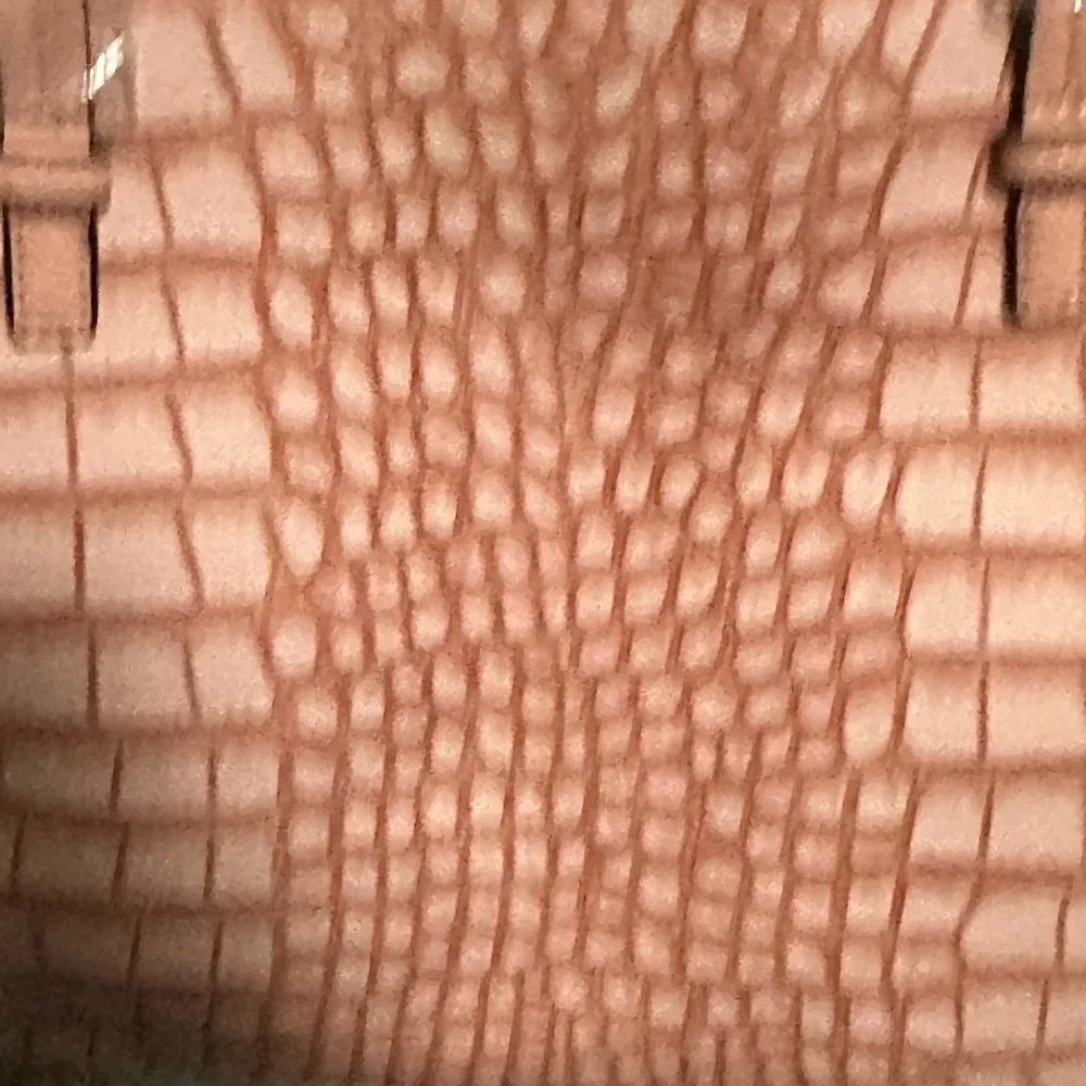 De Vesi Pink Crocodile-Embossed Tote De L'amour Bag With Matching Wristlet NWT